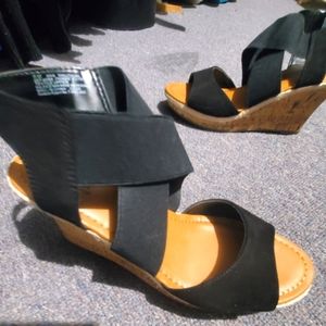 Black and Tan canvas wedges